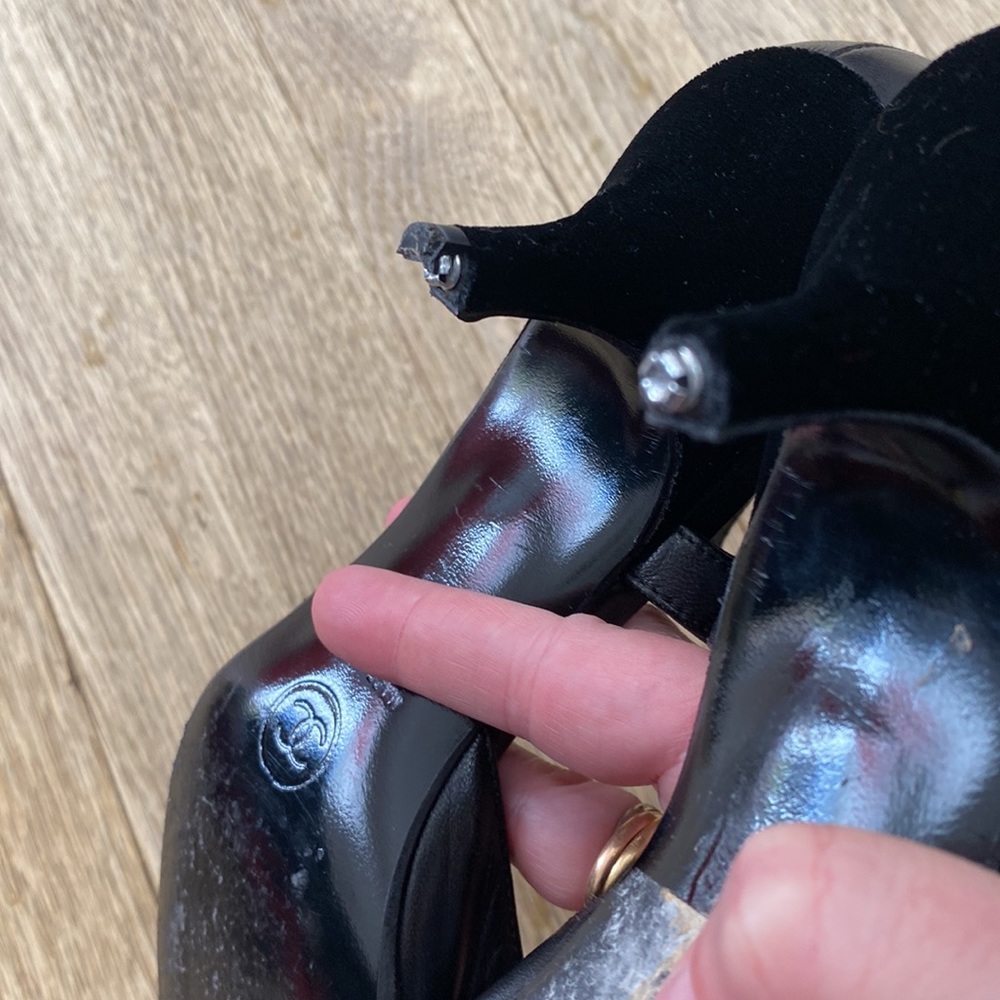 Chanel Leather Heels with Velvet Toe - Picture 5 of 6